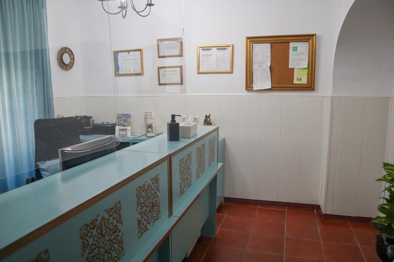 Apartamentos Turisticos Casa Cantillo Кармона Екстериор снимка