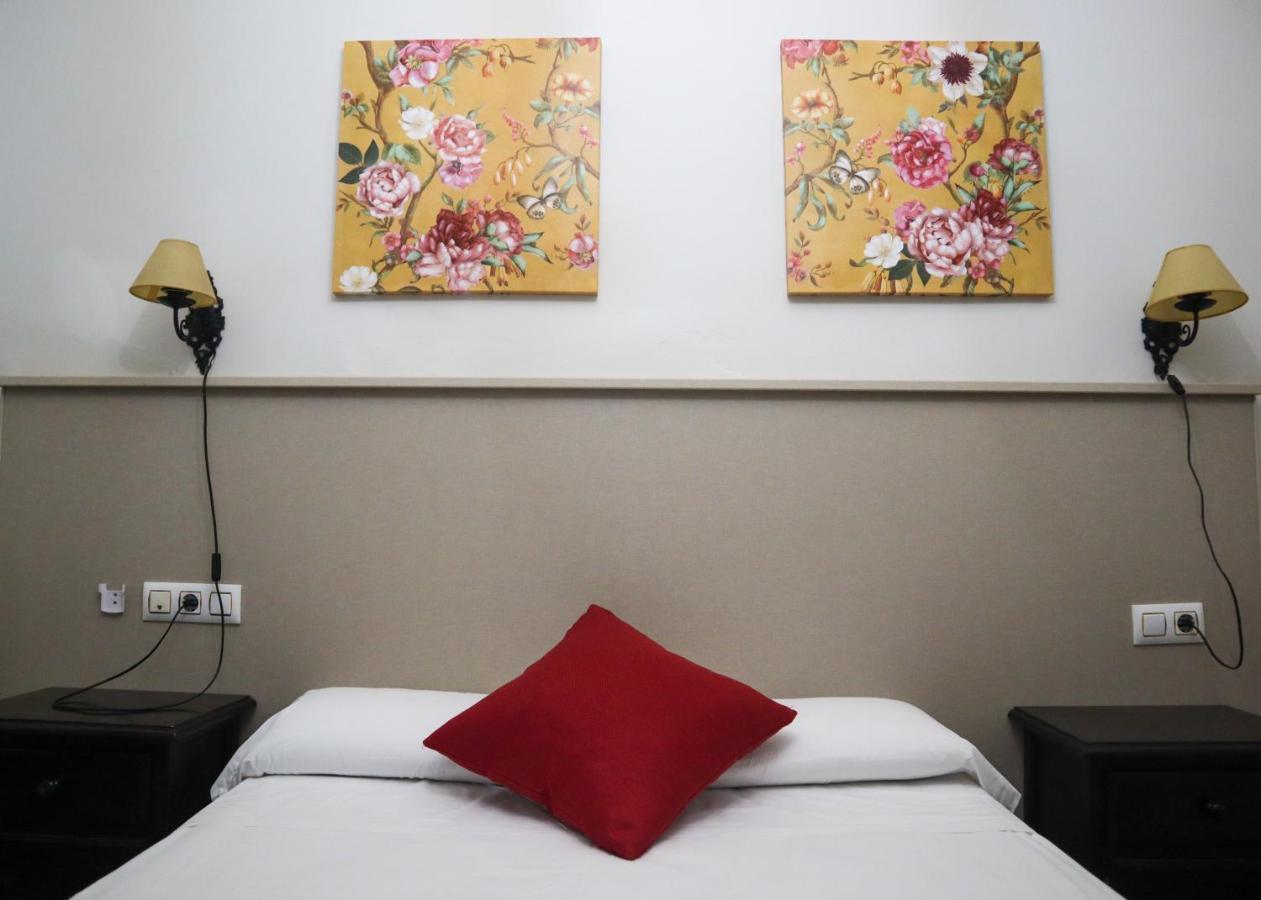 Apartamentos Turisticos Casa Cantillo Кармона Екстериор снимка
