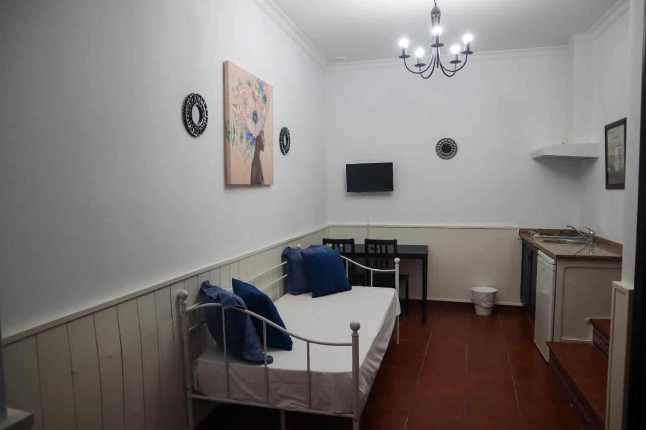 Apartamentos Turisticos Casa Cantillo Кармона Екстериор снимка